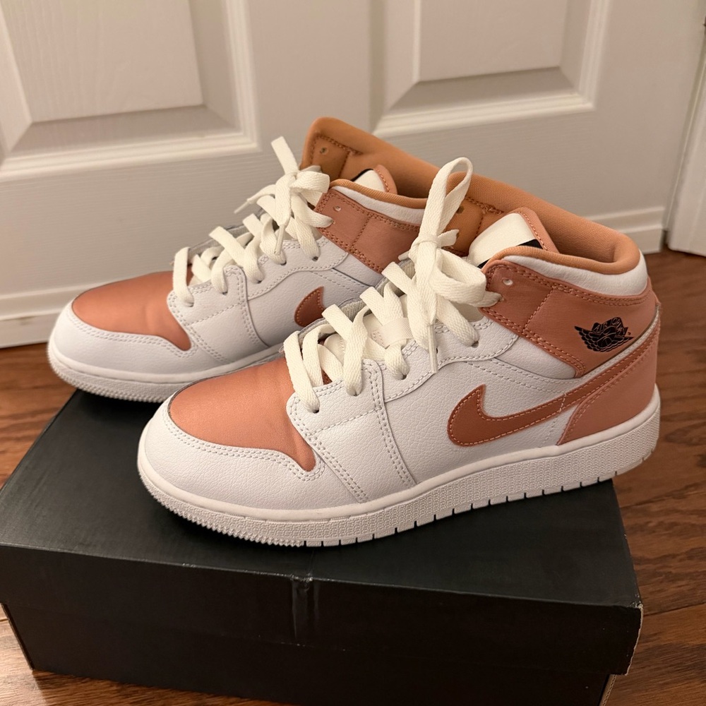 Air Jordan 1 Mid 6Y white/rose gold. Women’s 7.5.
